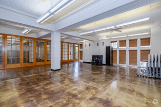 330 S Greene St, Greensboro, NC en venta Foto del interior- Imagen 1 de 13