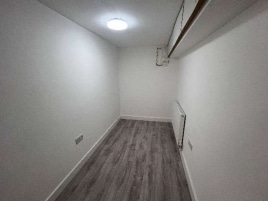 291 Wakefield Rd, Lepton en alquiler Foto del interior- Imagen 2 de 2