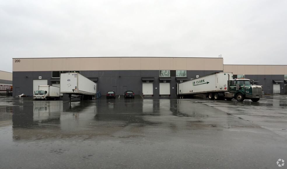 19100 Airport Way, Pitt Meadows, BC en alquiler - Foto del edificio - Imagen 2 de 10