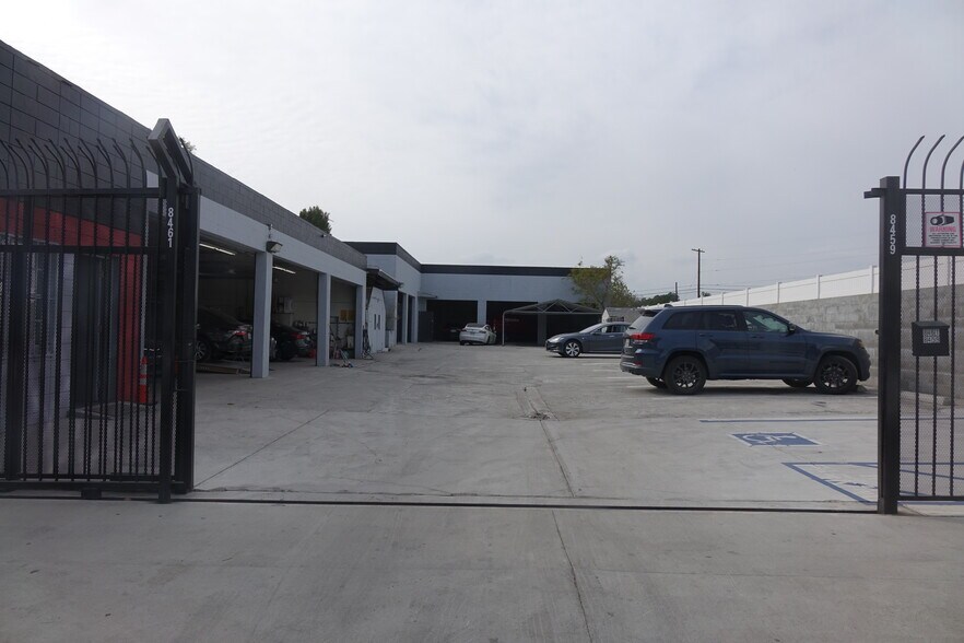 8461 Glenoaks Blvd, Sun Valley, CA en venta - Foto del edificio - Imagen 1 de 1