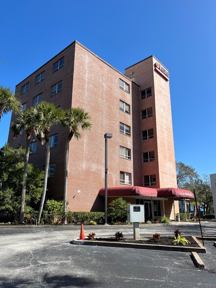 111 N Frederick Ave, Daytona Beach, FL en alquiler - Foto del edificio - Imagen 1 de 10