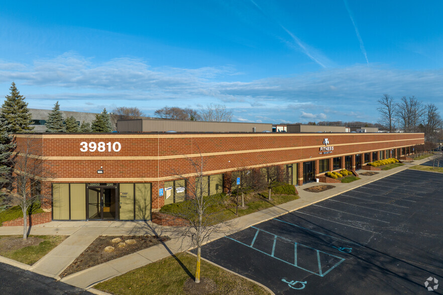 39810 Grand River Ave, Novi, MI en alquiler - Foto del edificio - Imagen 2 de 9