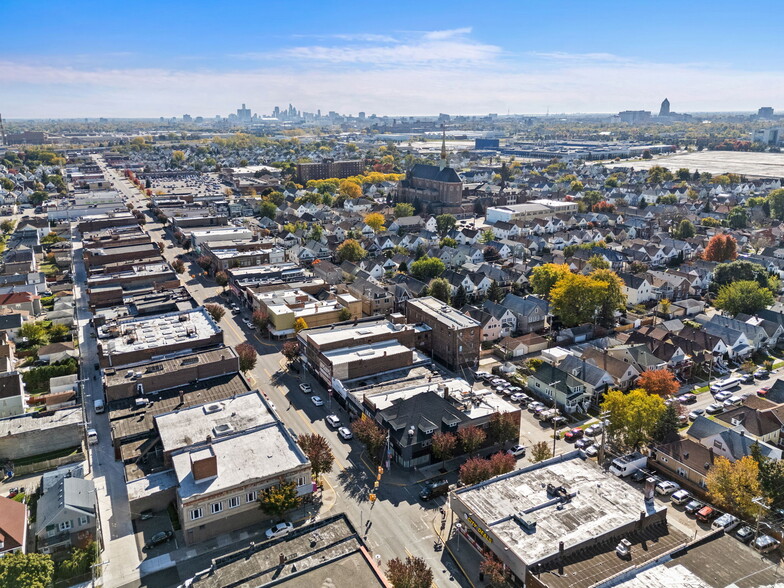 9741 Joseph Campau St, Hamtramck, MI en venta - Foto del edificio - Imagen 3 de 14