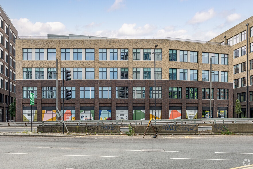 Sugar House Ln, London en alquiler - Foto del edificio - Imagen 1 de 17