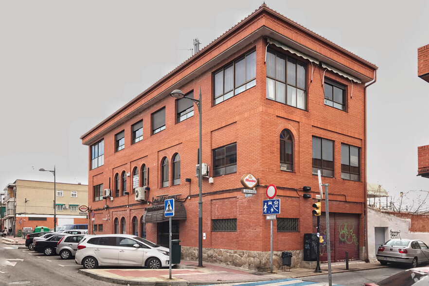 Calle Santo Tomás de Aquino, 20, Parla, Madrid en alquiler - Foto del edificio - Imagen 2 de 2