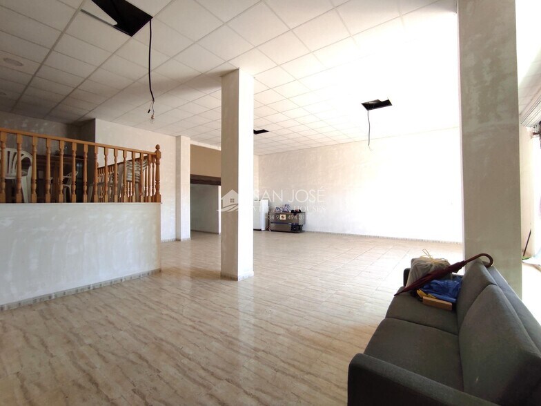 Local en Aspe en venta - Foto del edificio - Imagen 2 de 16