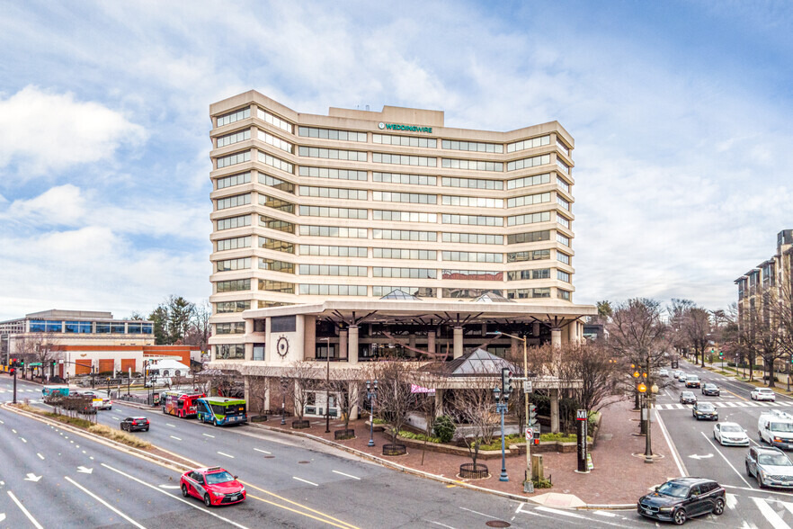 2 Wisconsin Cir, Chevy Chase, MD en alquiler - Foto del edificio - Imagen 2 de 10