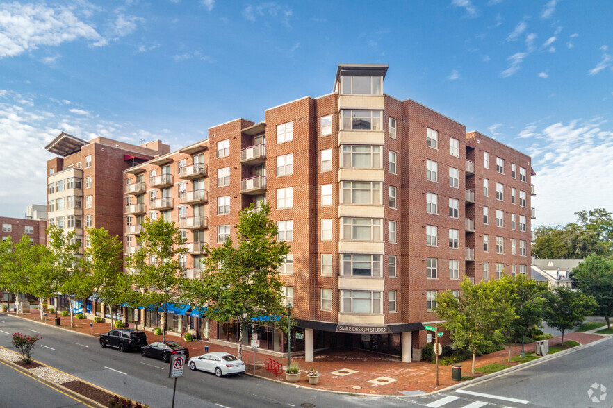 8211-8305 Wisconsin Ave, Bethesda, MD en alquiler - Foto del edificio - Imagen 2 de 2