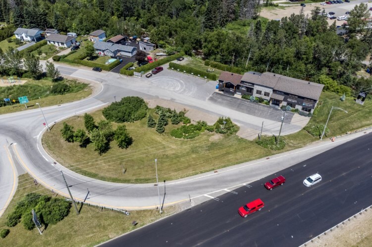 2 Rue De L'usine, Baie-saint-paul, QC en venta - Vista aérea - Imagen 3 de 7