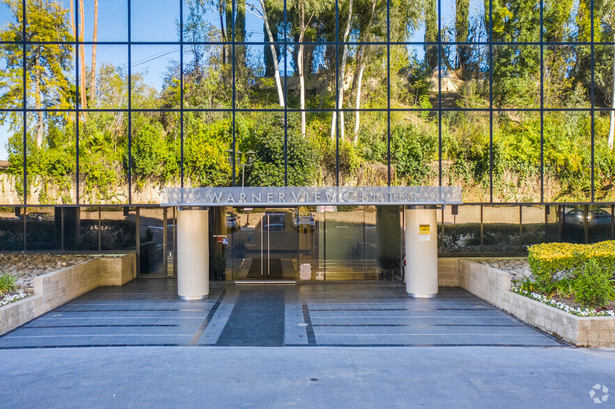 5959 Topanga Canyon Blvd, Woodland Hills, CA en alquiler - Foto del edificio - Imagen 3 de 5