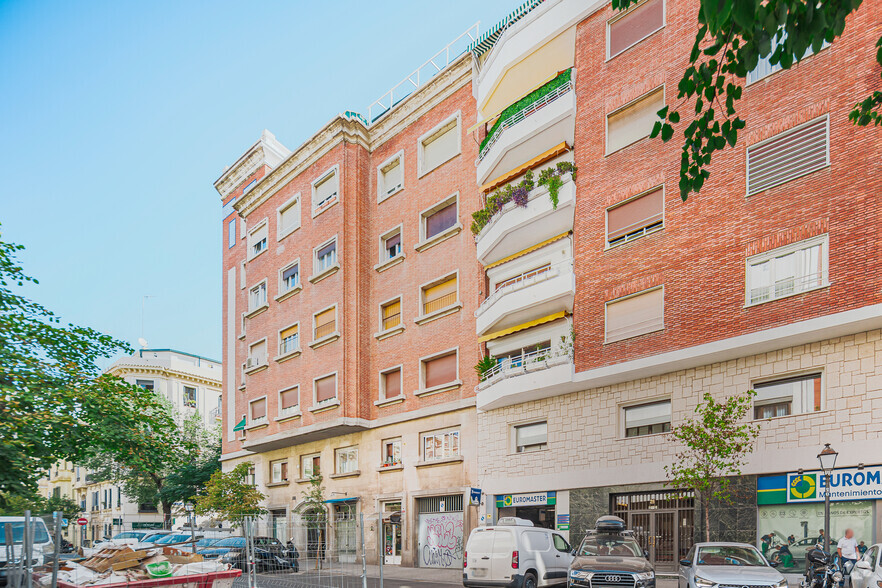 Edificios residenciales en Madrid, MAD en venta - Foto del edificio - Imagen 2 de 3