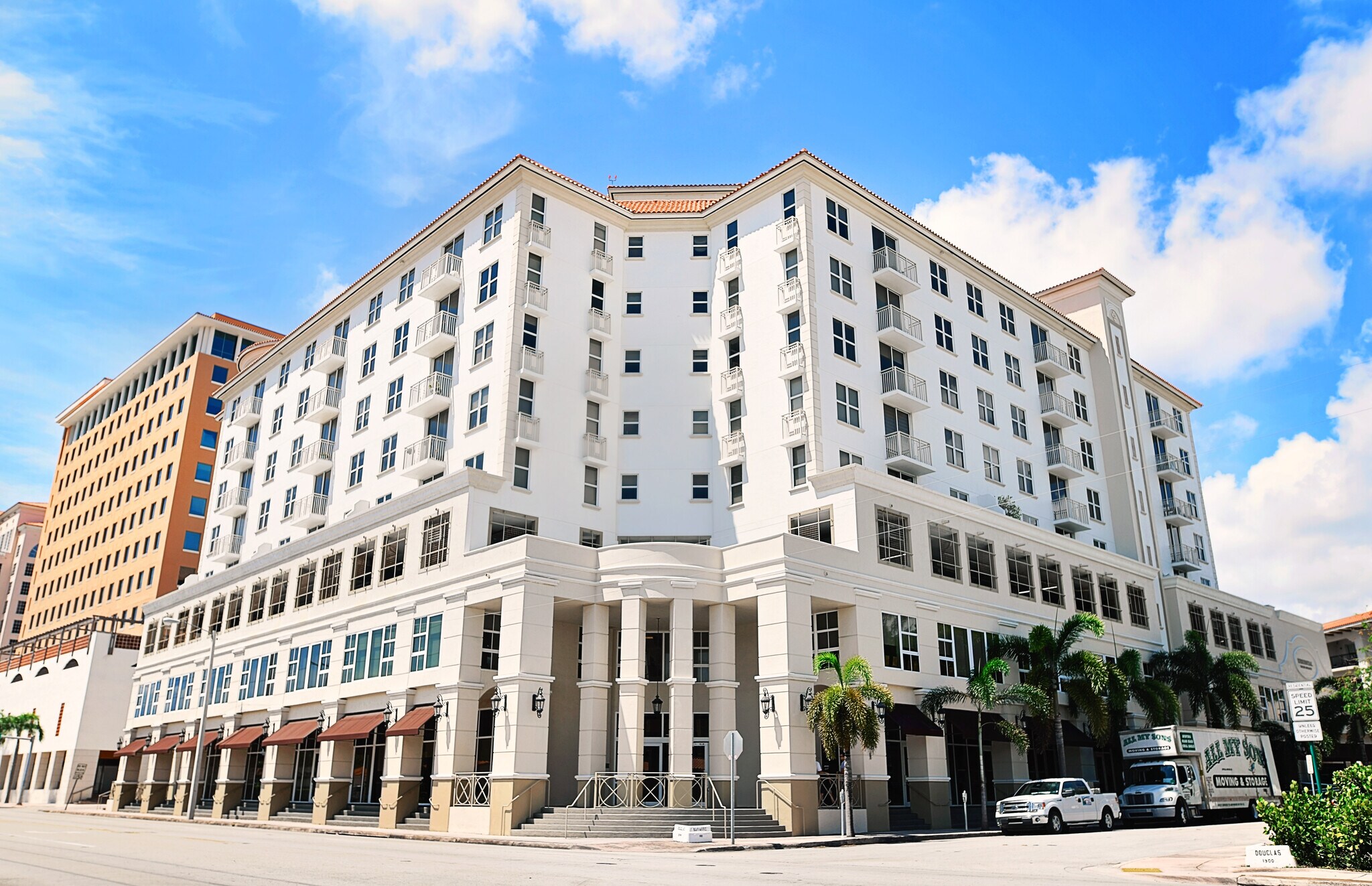 2030 S Douglas Rd, Coral Gables, FL en venta Foto del edificio- Imagen 1 de 19