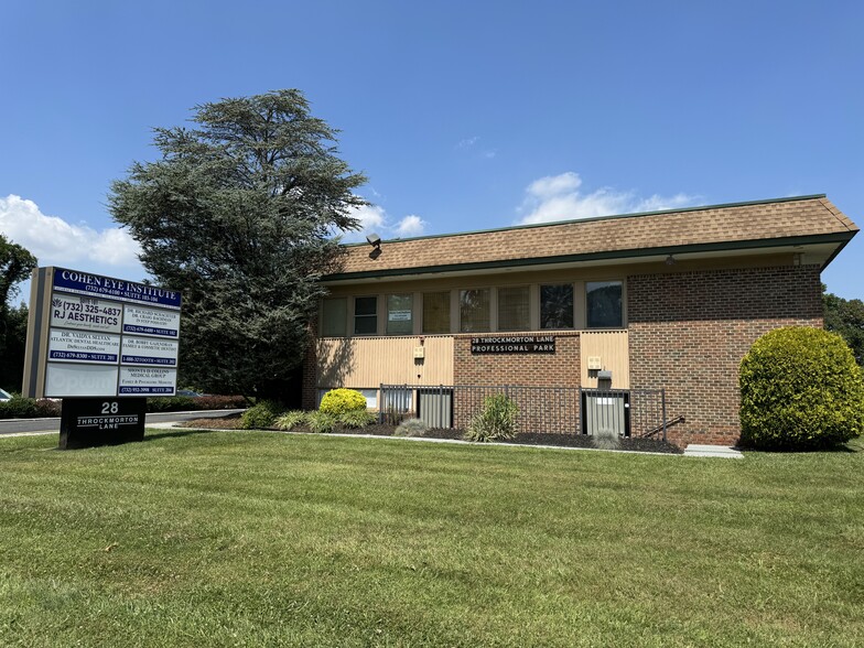 28 Throckmorton Ln, Old Bridge, NJ en venta - Foto del edificio - Imagen 3 de 14