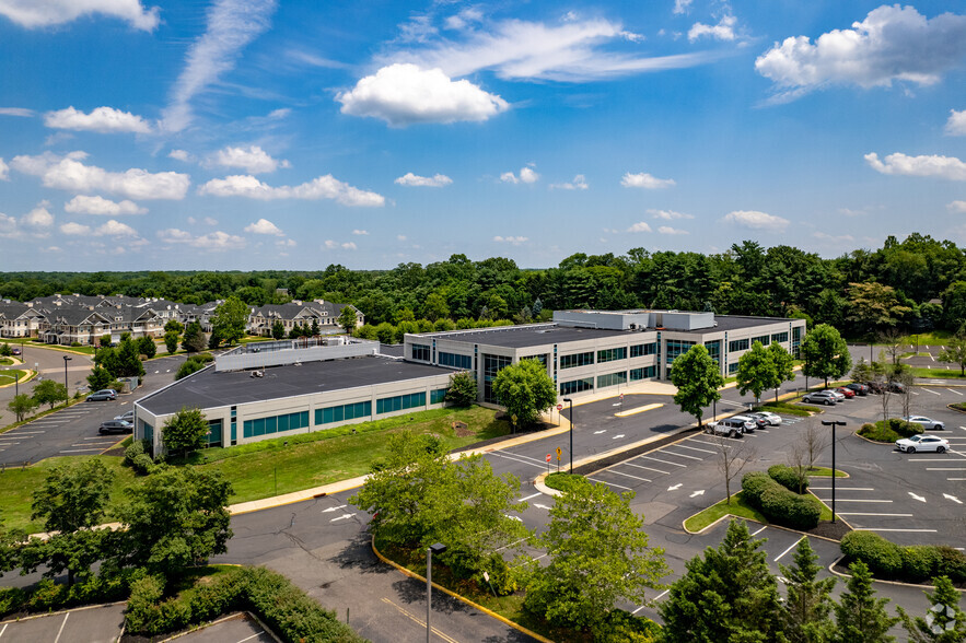 1400 Howard Blvd, Mount Laurel, NJ en venta - Foto del edificio - Imagen 1 de 5