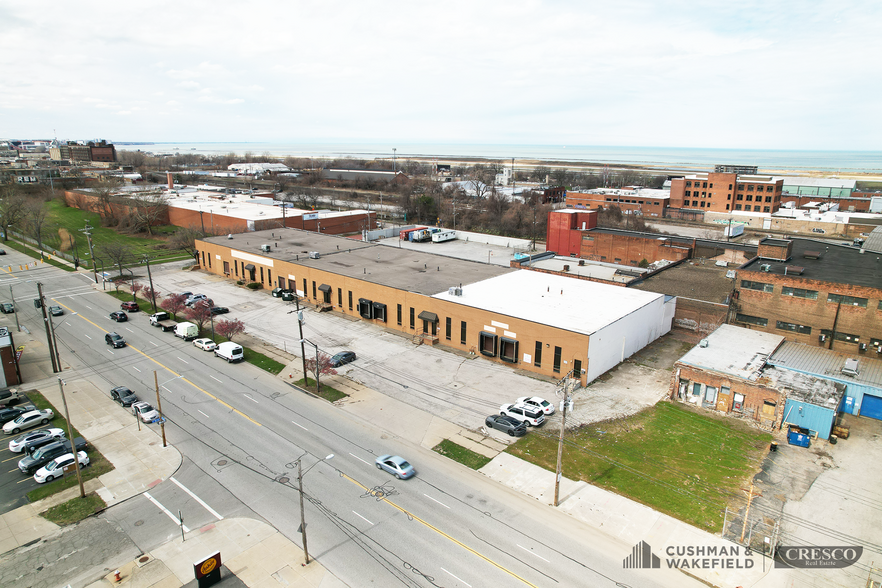 3301-3357 Saint Clair Ave, Cleveland, OH en alquiler - Foto principal - Imagen 1 de 21