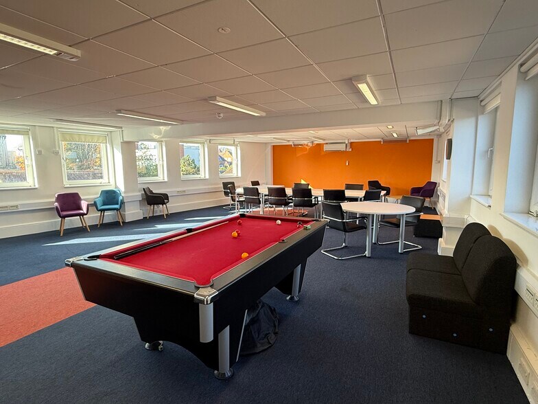 50-52 The Broadway, Crawley en alquiler - Foto del edificio - Imagen 3 de 11