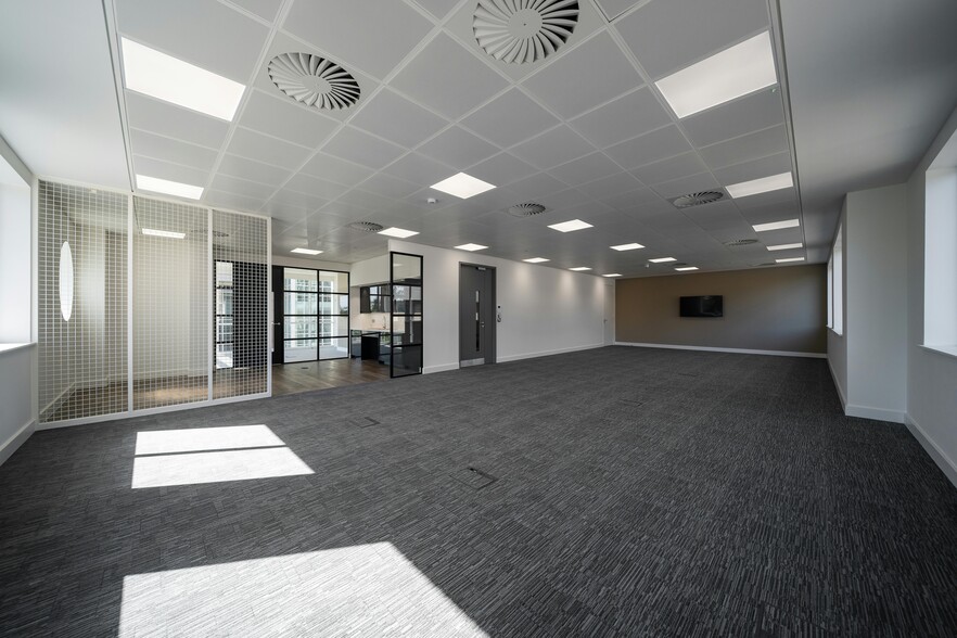 Fleming Way, Crawley en alquiler - Foto del edificio - Imagen 3 de 24