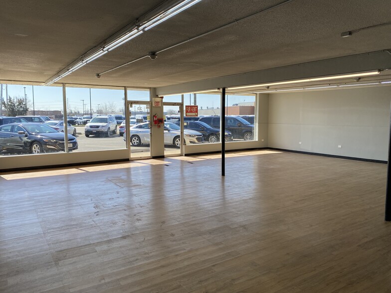 13-105 W Grand Ave, Bensenville, IL en alquiler - Foto del interior - Imagen 3 de 13