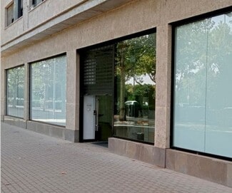 Más detalles de Avenida Juan Pablo II, S/N, SEVILLA - Local en alquiler