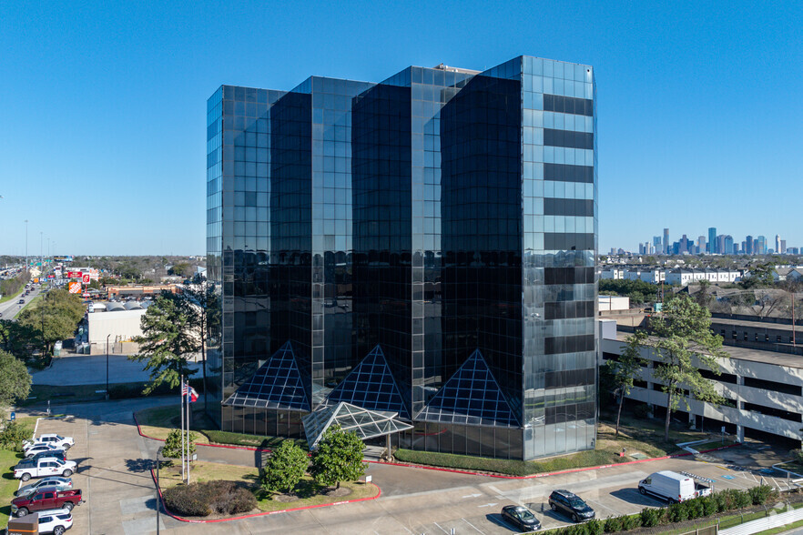 1111 N Loop W, Houston, TX en venta - Foto del edificio - Imagen 2 de 17