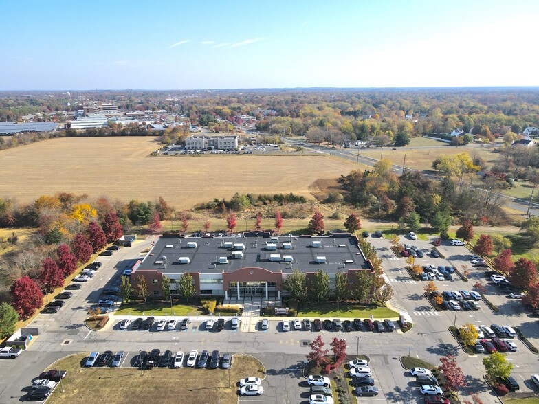 322 Professional View Dr, Freehold, NJ en venta - Foto del edificio - Imagen 1 de 36