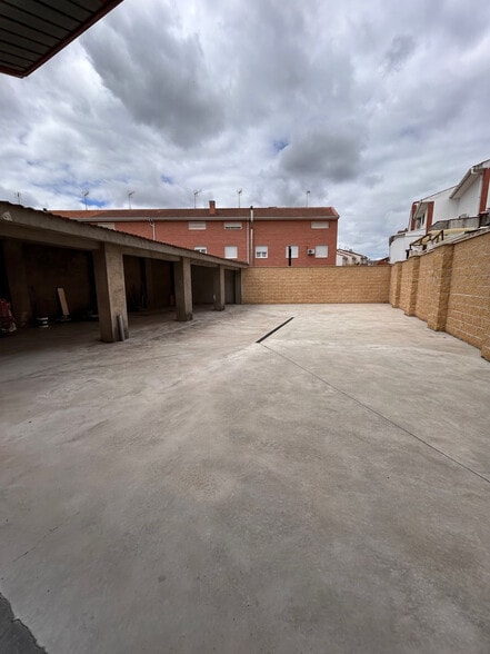 Local en Cabanillas del Campo, Guadalajara en alquiler - Foto del edificio - Imagen 2 de 2