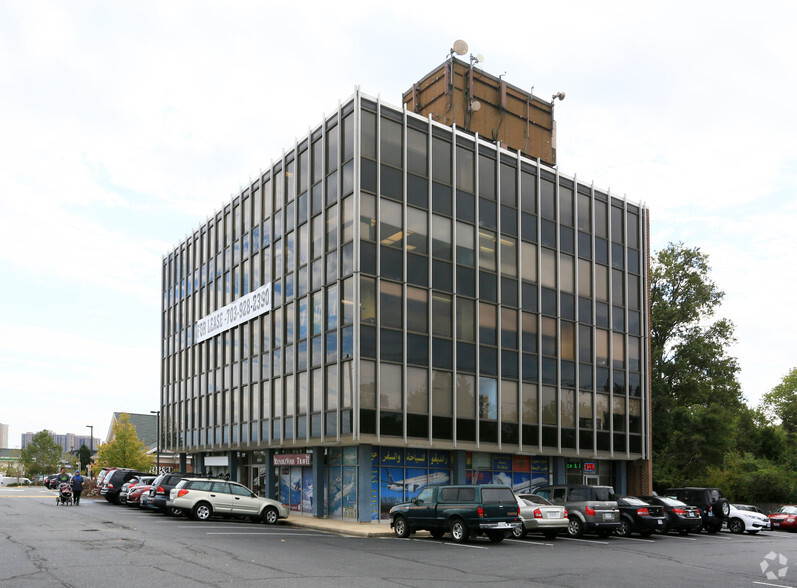 5881 Leesburg Pike, Falls Church, VA en alquiler - Foto del edificio - Imagen 2 de 8