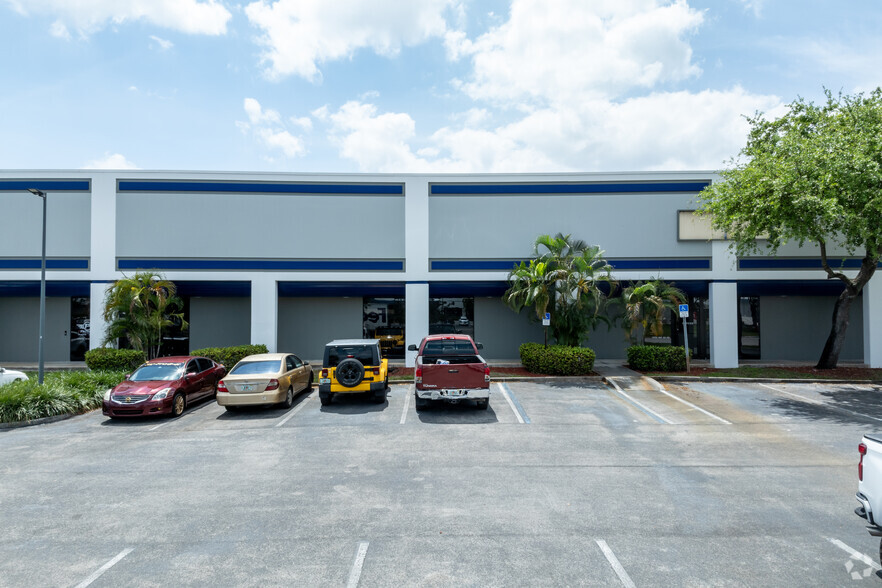 11700 NW 101st Rd, Medley, FL en alquiler - Foto del edificio - Imagen 3 de 13