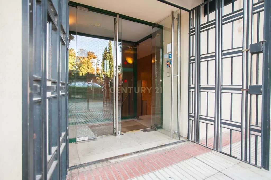 Madrid, MAD 28008 - Unidad C - - Foto del interior - Image 1 of 17