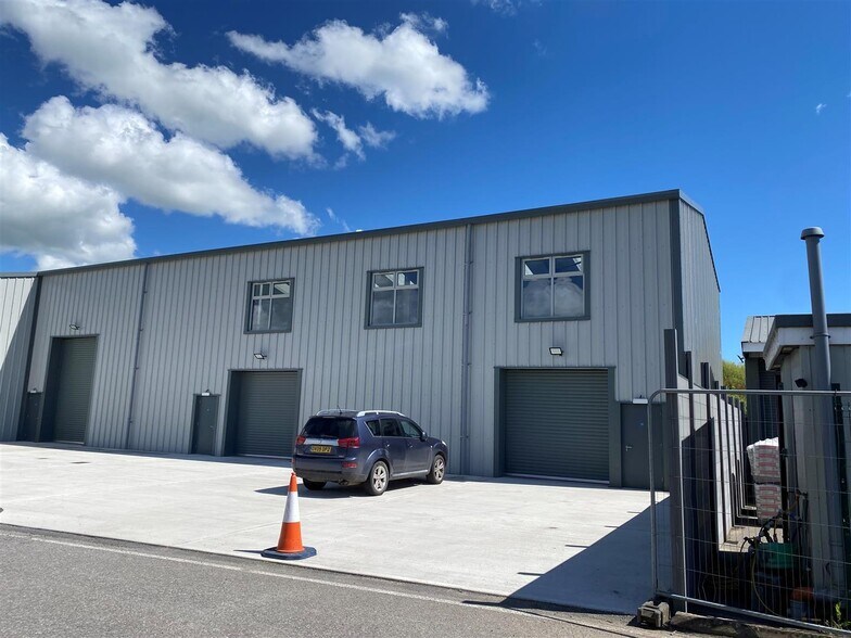 Henstridge Airport Estate, Henstridge en alquiler - Foto del edificio - Imagen 1 de 4