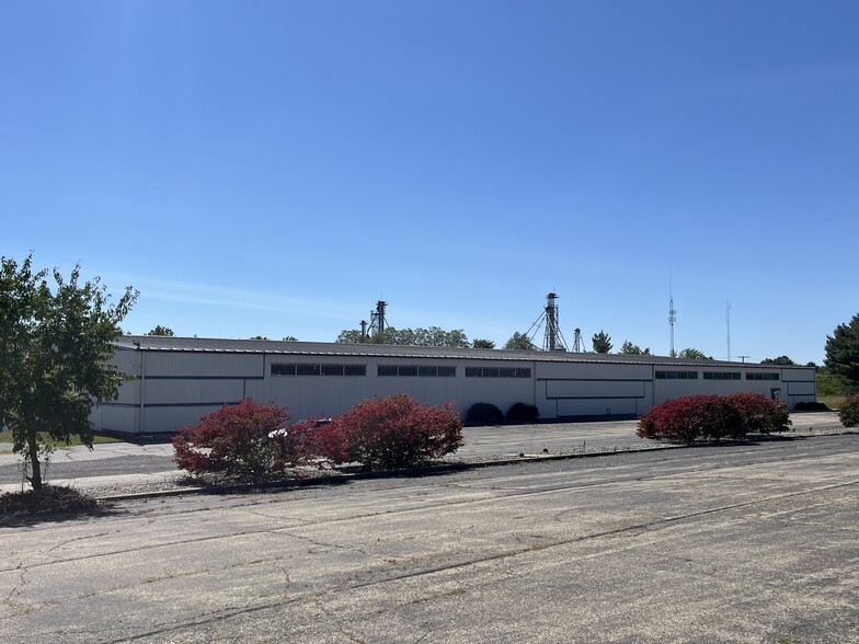 111 Industrial Drive, Cromwell, IN en alquiler - Foto del edificio - Imagen 2 de 8