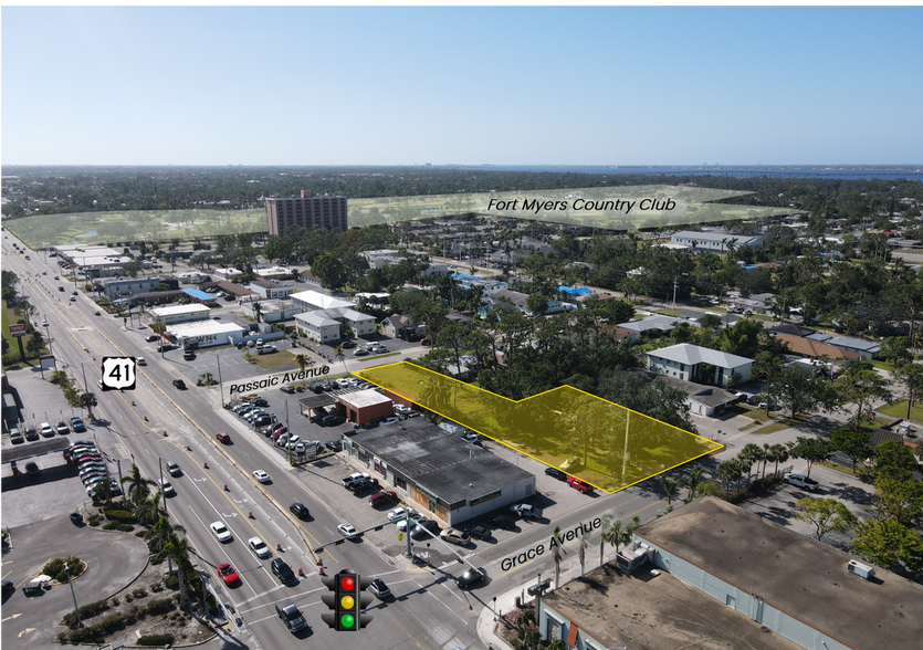 1950 Grace Ave, Fort Myers, FL en venta - Foto del edificio - Imagen 2 de 20