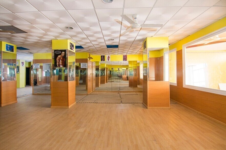 Local en Granada, Granada en venta - Foto del edificio - Imagen 3 de 23