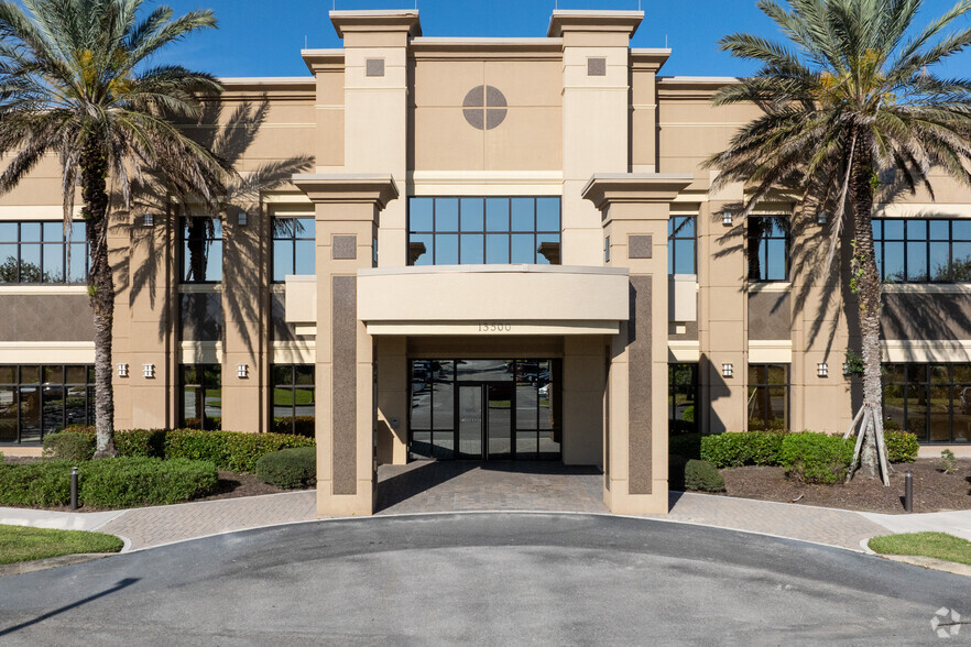 13500-13520 Powers Ct, Fort Myers, FL en alquiler - Foto del edificio - Imagen 2 de 7