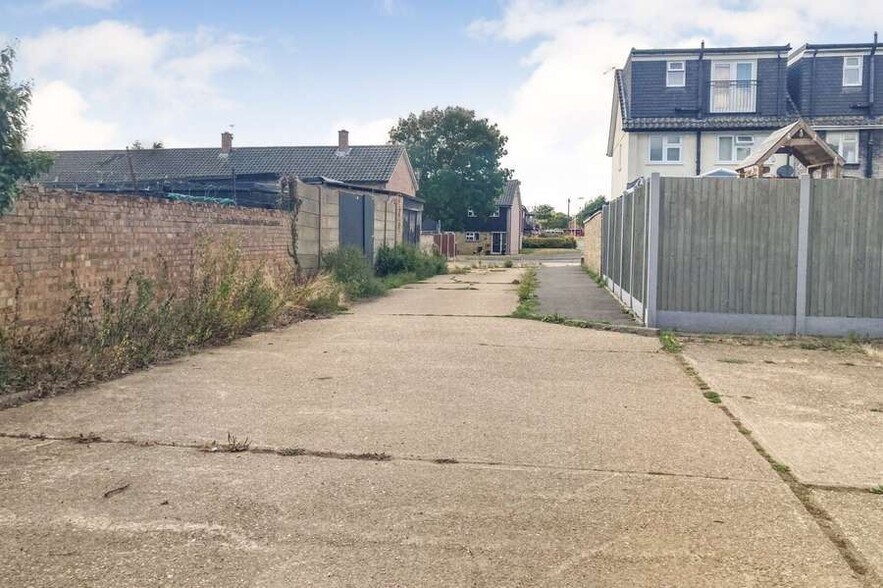 32 Queens Gdns, Upminster en venta - Foto del edificio - Imagen 1 de 5