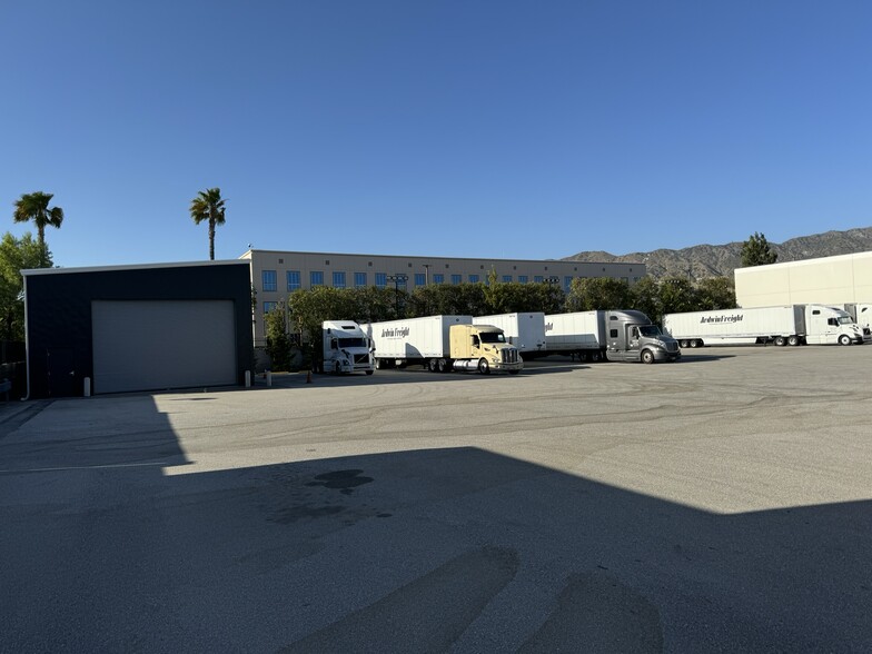 2940 N Hollywood Way, Burbank, CA en alquiler - Foto del edificio - Imagen 3 de 14