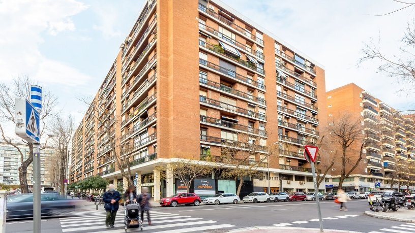 Edificio residencial en Madrid, Madrid en venta - Foto del edificio - Imagen 1 de 2