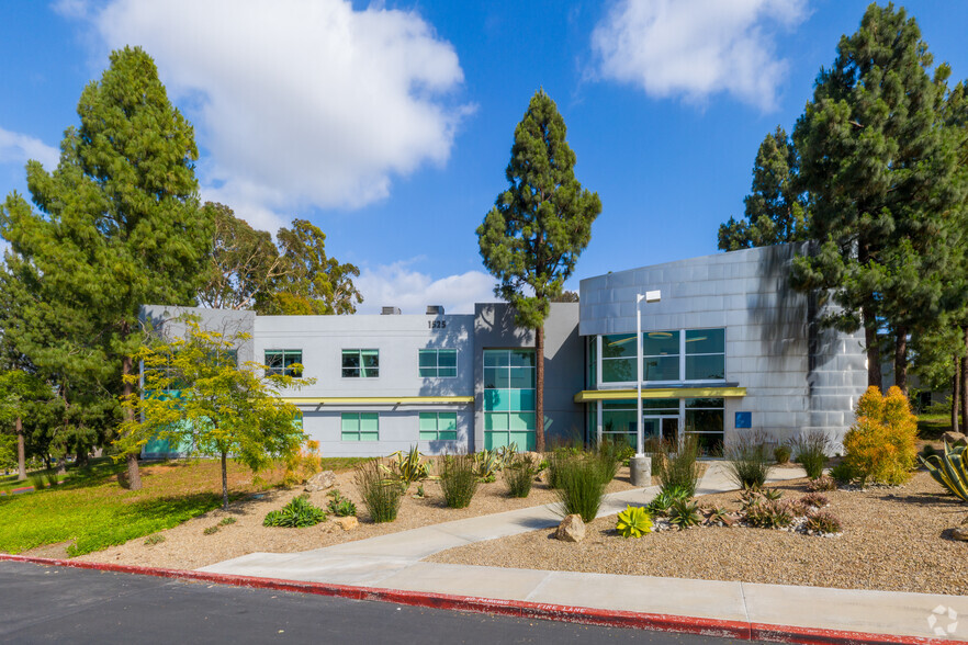 1535 Rancho Conejo Blvd, Thousand Oaks, CA en alquiler - Foto del edificio - Imagen 1 de 21