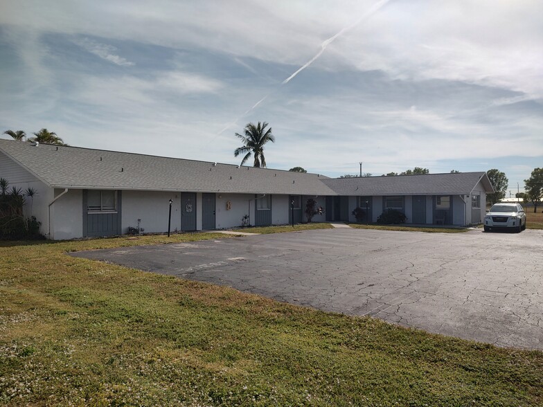 Cape Coral Multi-family Portfolio cartera de 3 inmuebles en venta en LoopNet.es - Foto del edificio - Imagen 1 de 11