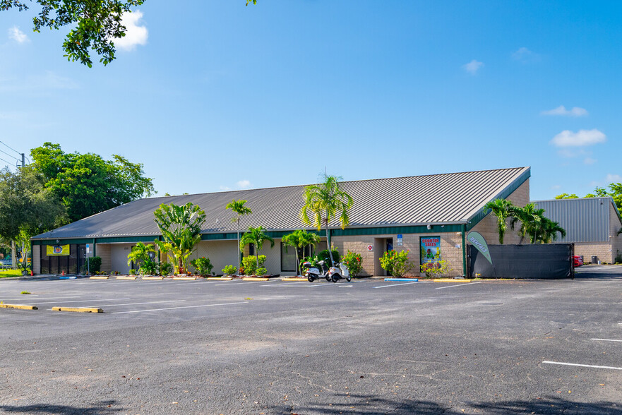 2150 Collier Ave, Fort Myers, FL en venta - Foto del edificio - Imagen 1 de 11