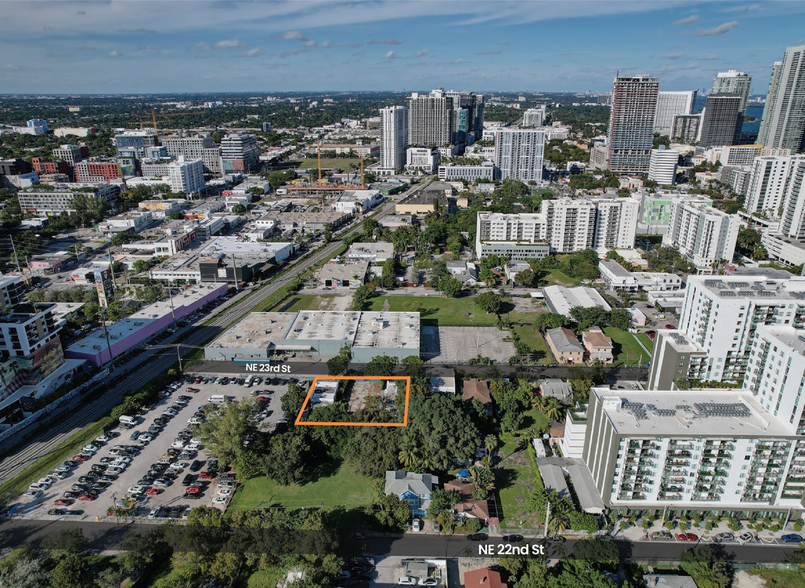 112 NE 23rd St, Miami, FL en venta - Foto del edificio - Imagen 2 de 9