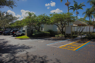 8391-8397 W Oakland Park Blvd, Sunrise, FL en alquiler Foto del edificio- Imagen 1 de 13