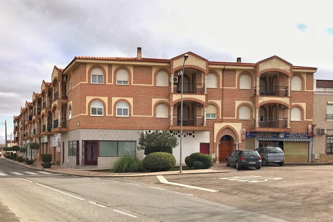 Más detalles de Carretera Albarreal Tajo, 2, Torrijos - Edificio residencial​ en venta
