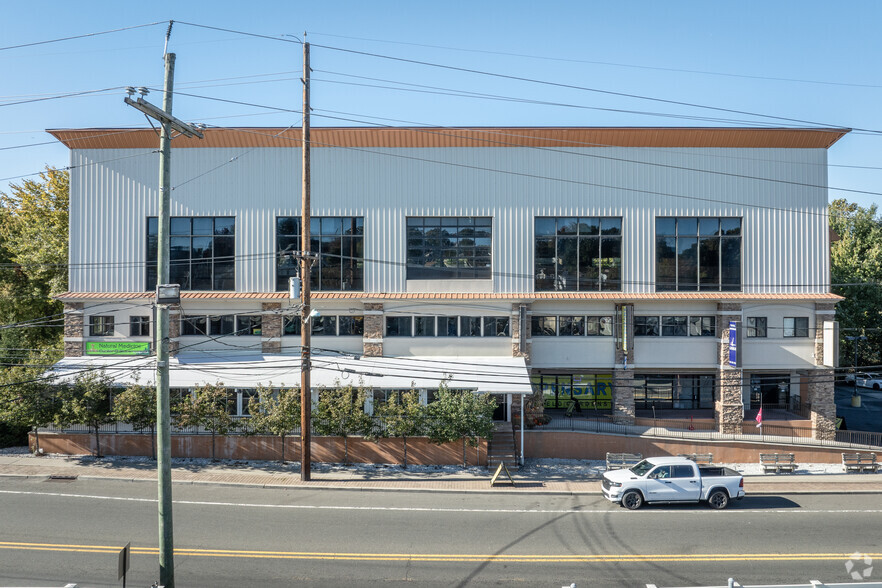 Mixed-Use Buildings in Garfield, NJ cartera de 2 inmuebles en venta en LoopNet.es - Foto del edificio - Imagen 3 de 30