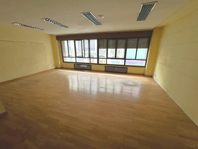 Oficina en León, León en venta - Foto del edificio - Imagen 2 de 16
