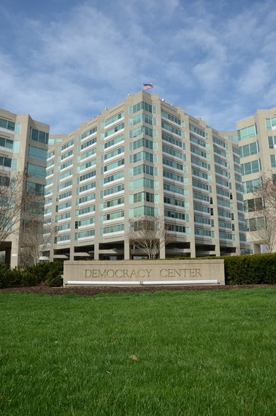 6903 Rockledge Dr, Bethesda, MD en alquiler - Foto del edificio - Imagen 3 de 7