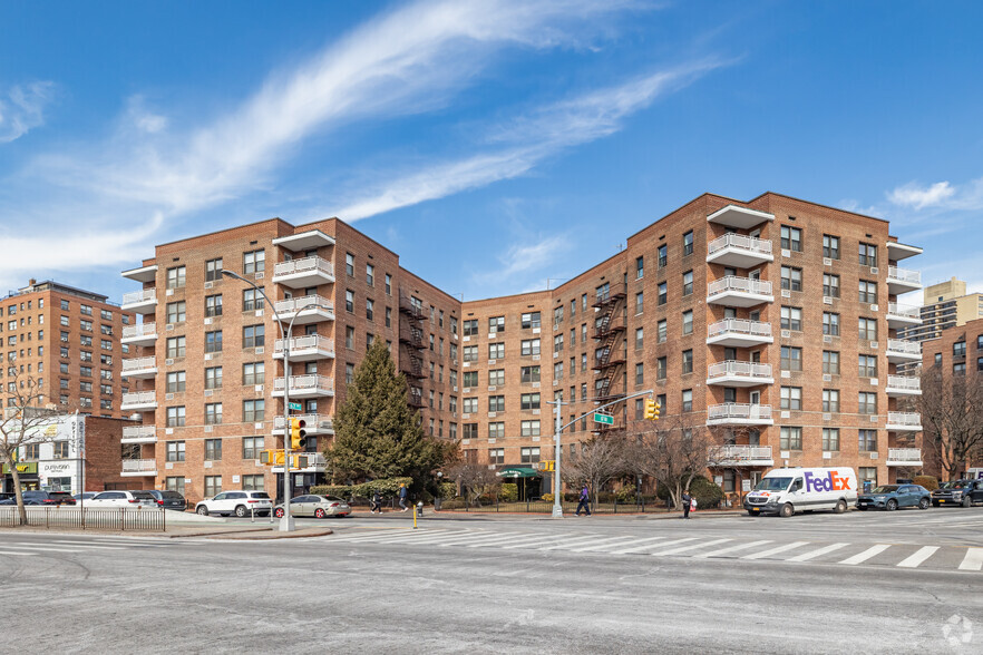 10025 Queens Blvd, Forest Hills, NY en venta - Foto principal - Imagen 1 de 27