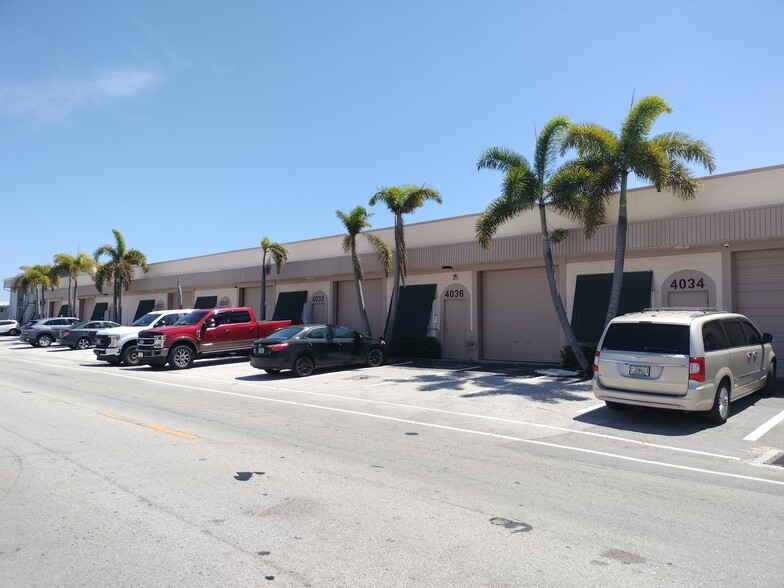 4032-4046 NE 6th Ave, Oakland Park, FL en alquiler - Foto del edificio - Imagen 1 de 18