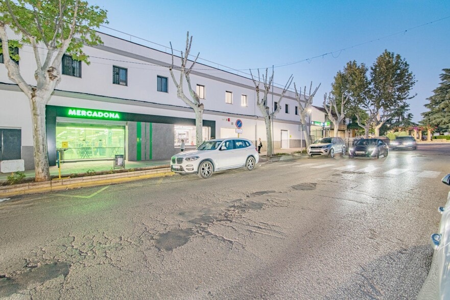 Calle Glorieta Derecha, 6, La Carolina, Jaén en venta - Foto del edificio - Imagen 1 de 3