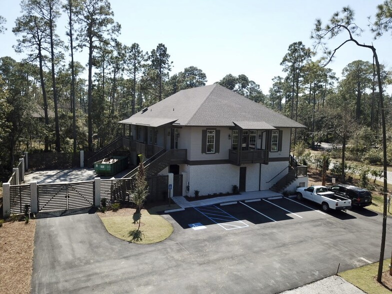 12 Palmetto Business Park Rd, Hilton Head Island, SC en alquiler - Foto del edificio - Imagen 2 de 13